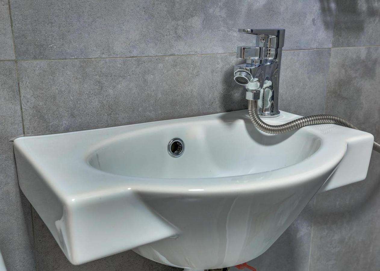 Yourhouse На Розыбакиева Утепова Недалеко От Меги アルマトイ エクステリア 写真